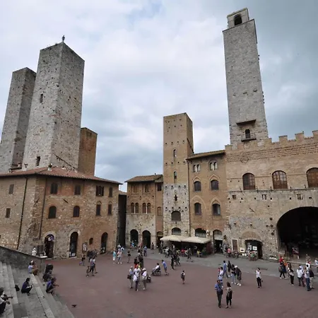 Fattoria Abbazia Monte Oliveto Farma San Gimignano
