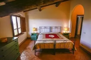 Alloggio per agriturismo Fattoria Abbazia Monte Oliveto *